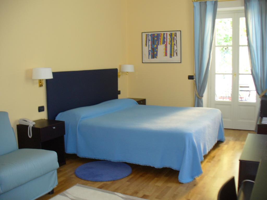 Hotel Residence La Luna Nel Porto Stresa Ngoại thất bức ảnh