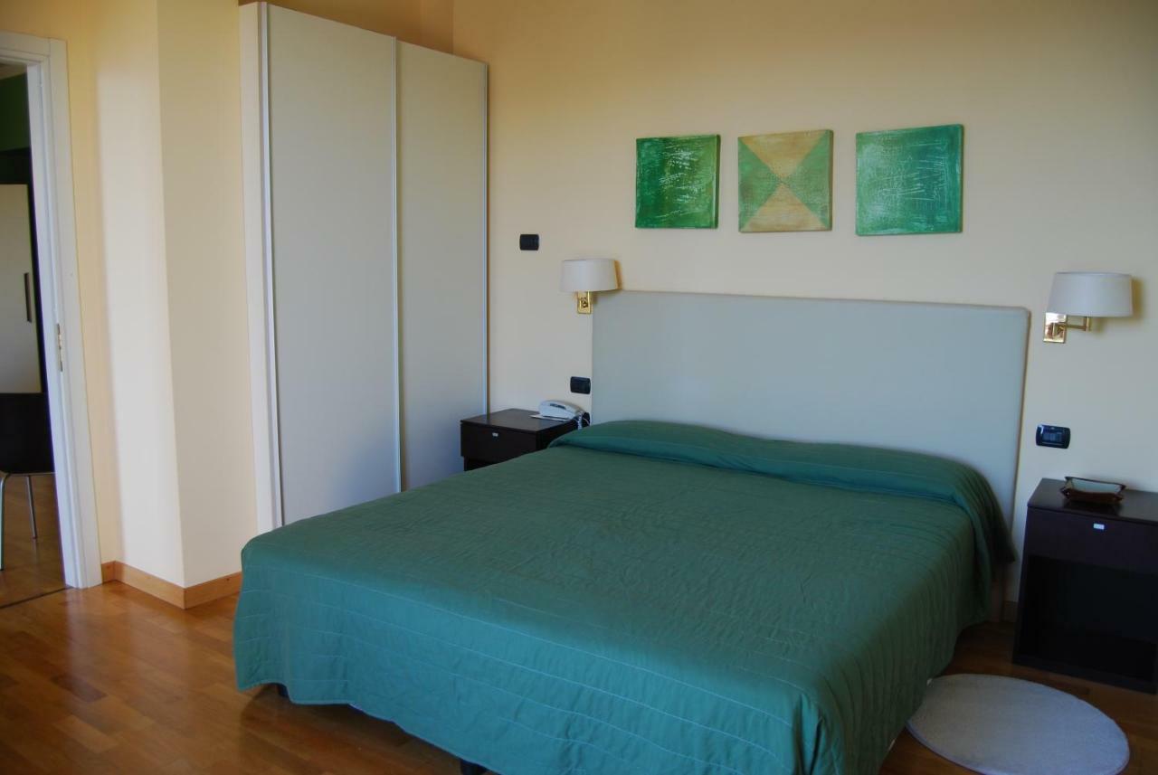 Hotel Residence La Luna Nel Porto Stresa Ngoại thất bức ảnh